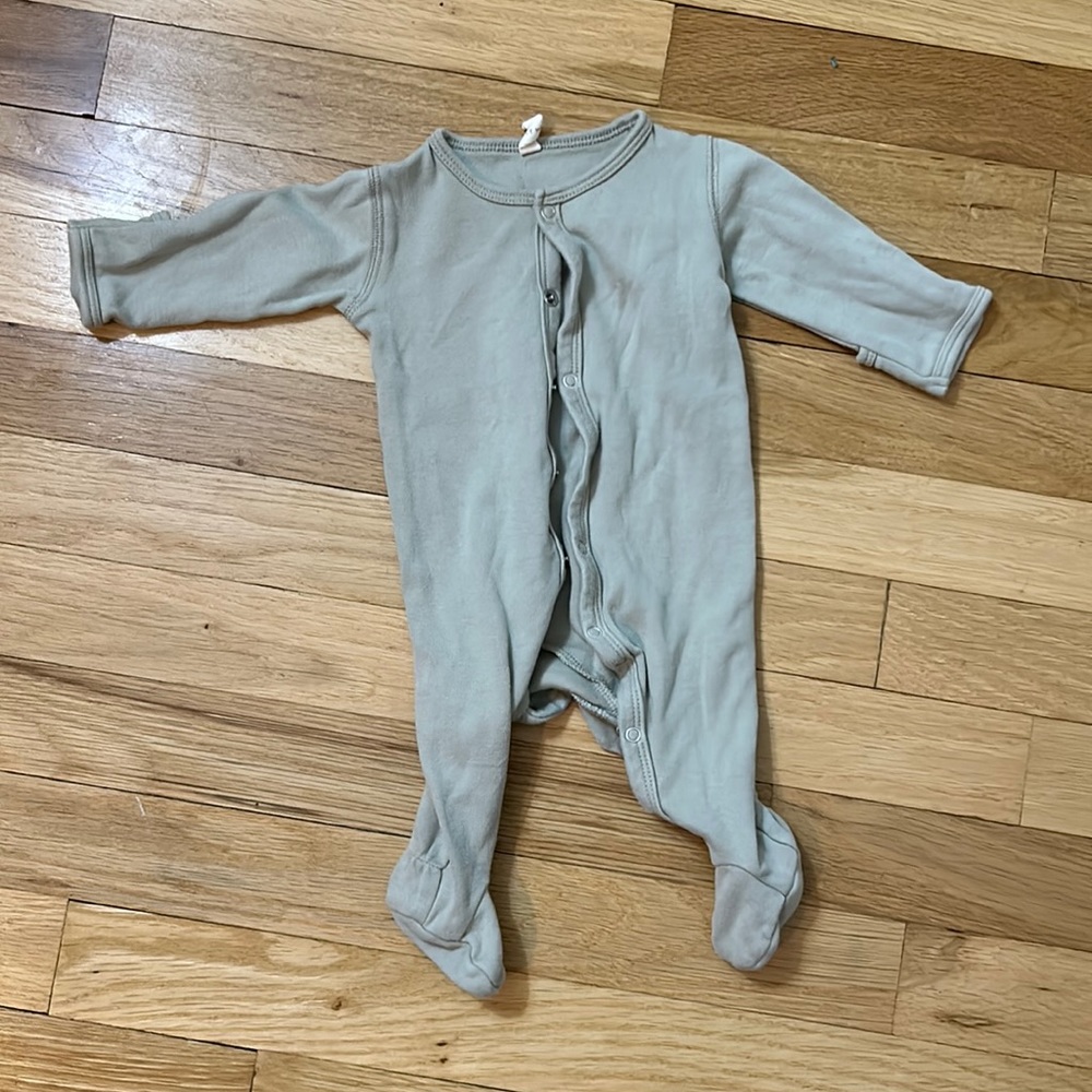 Quincy Mae Sage Green button romper sleeper footies size 0-3 months